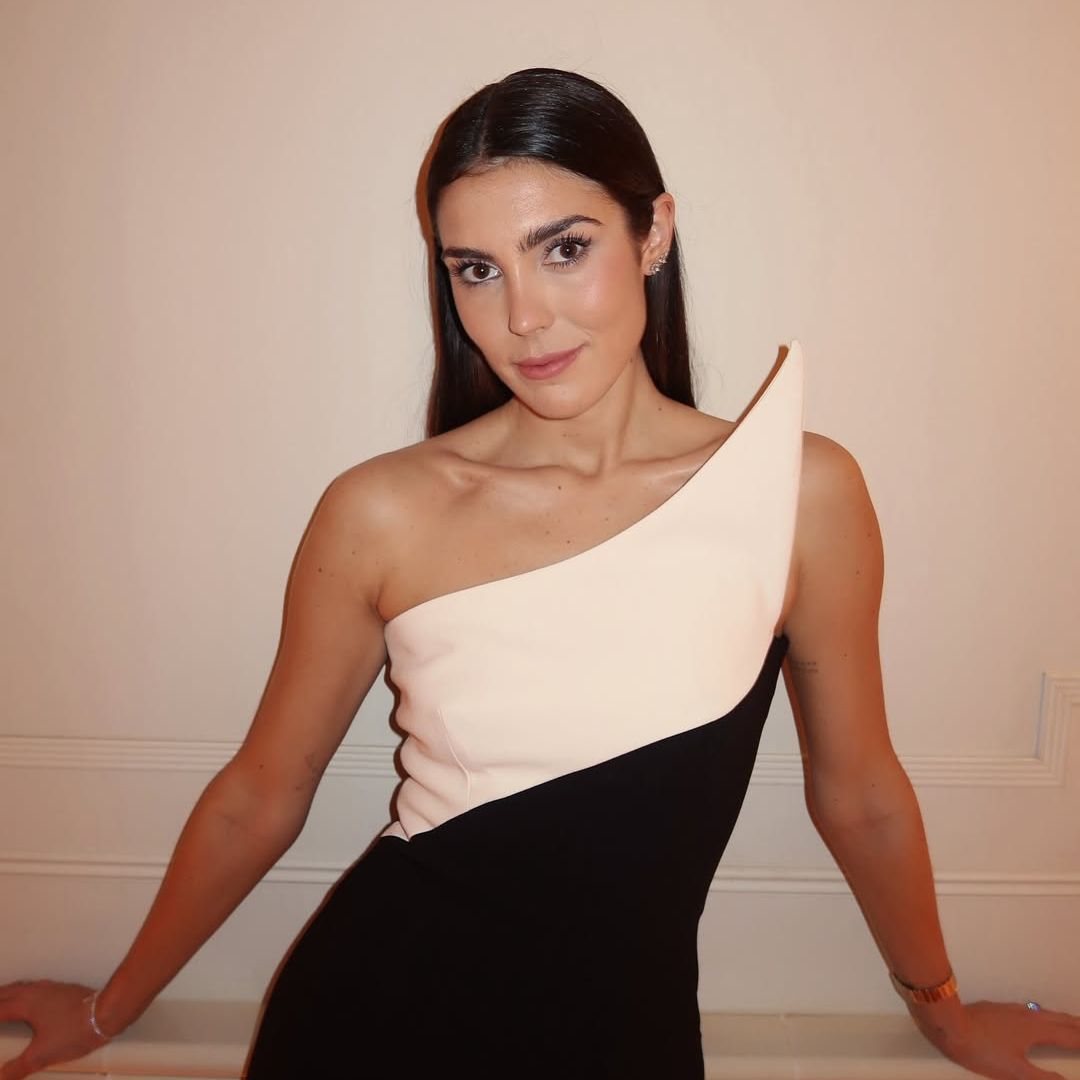 Anna Ferrer Padilla sorprende con su look más elegante hasta la fecha, en el año que dirá 'sí, quiero'