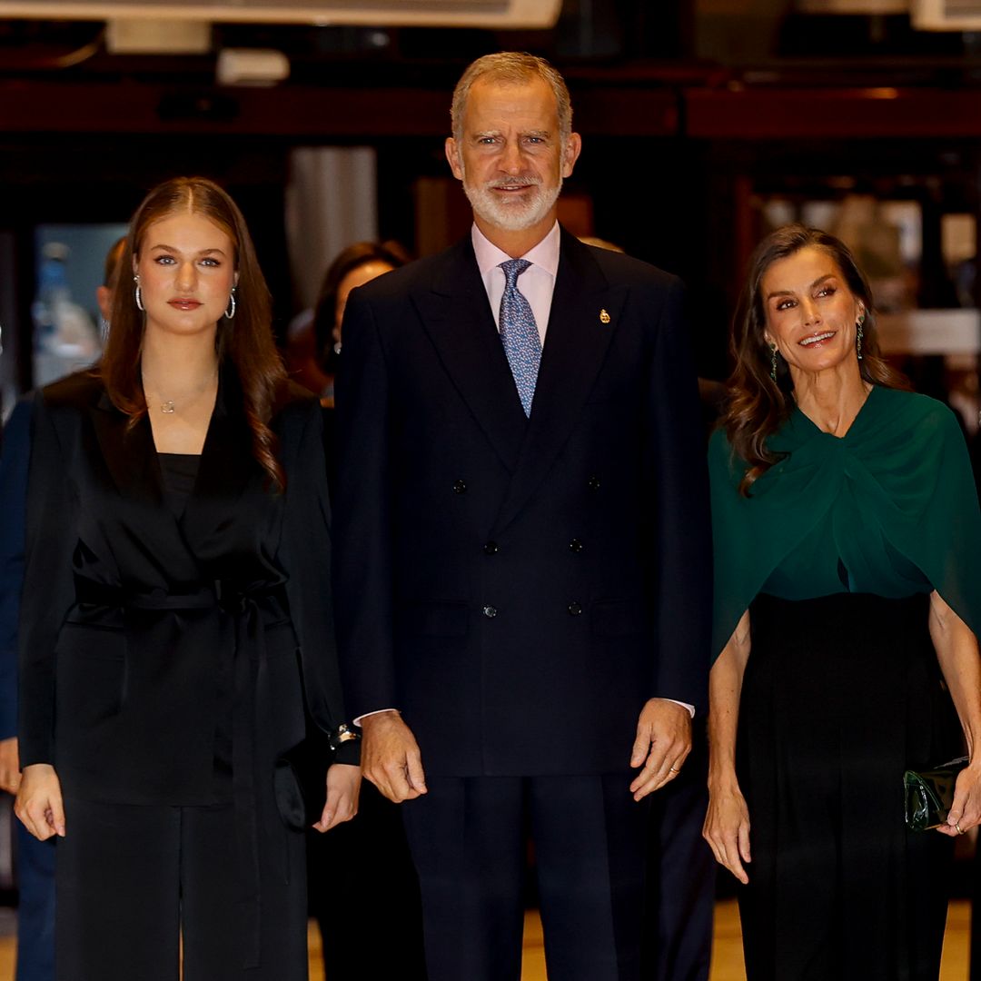 La princesa Leonor y la infanta Sofía, juntas de nuevo con los reyes Felipe y Letizia en el concierto que inaugura los Premios Princesa de Asturias
