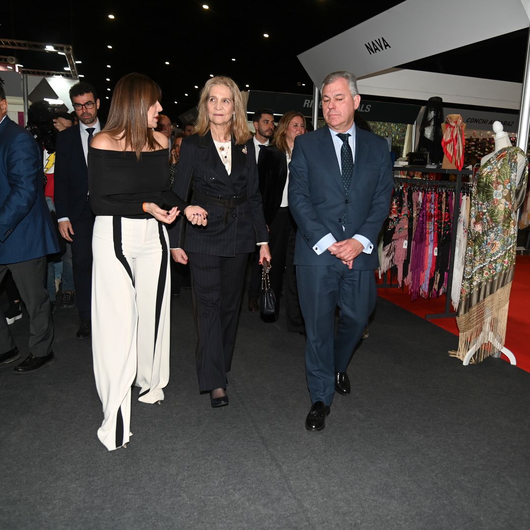 La infanta Elena reaparece en Sevilla, en la gran cita de la moda flamenca, tras despedirse de su tía Irene de Grecia
