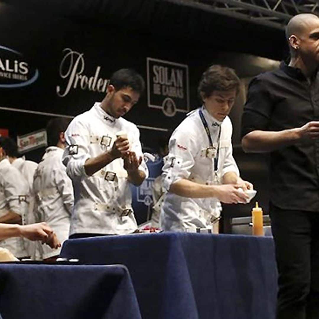 Cócteles 'a la Carbonara', grandes vinos que se beben con pajita… David Muñoz rompe dogmas sobre el escenario de 'Madrid Fusión'