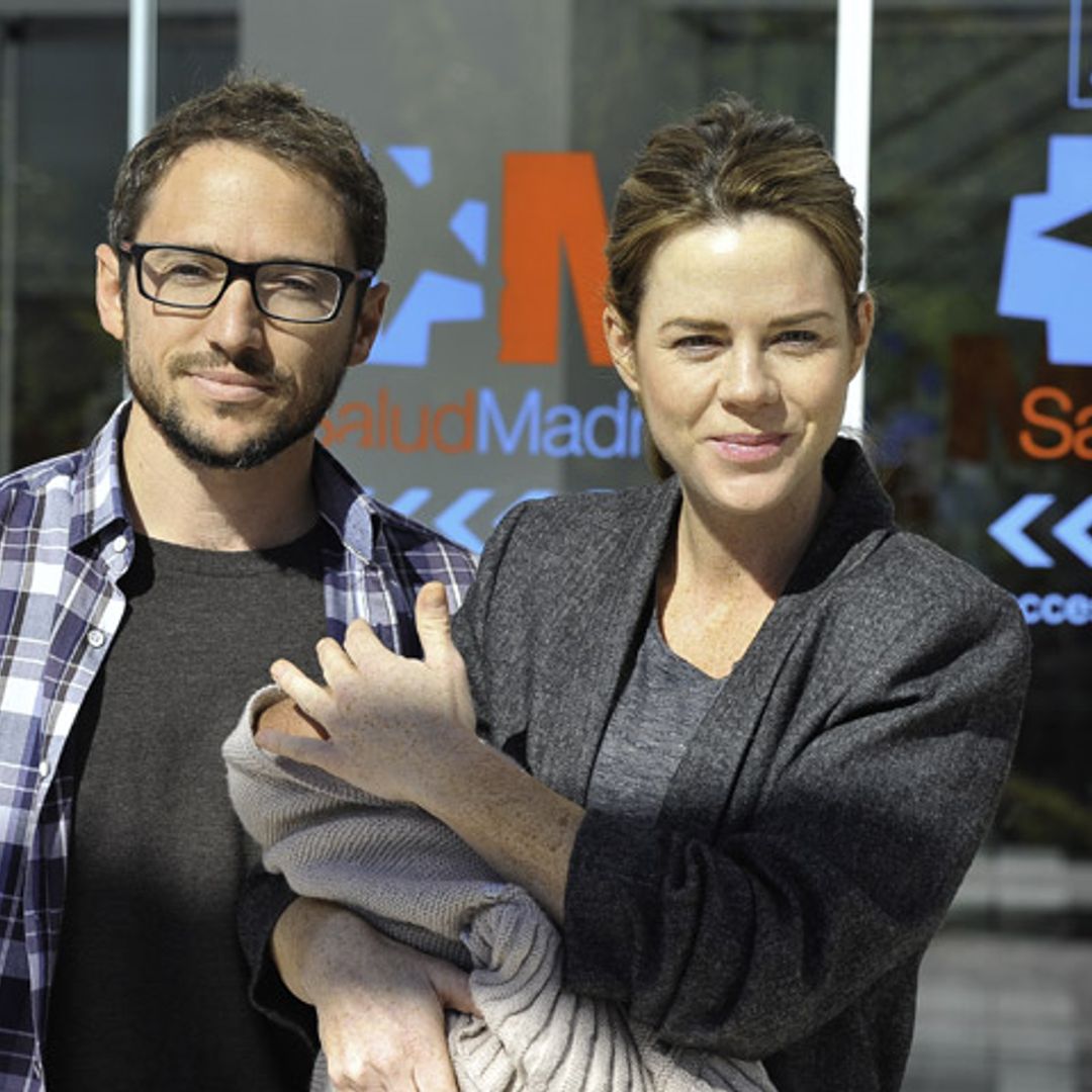 Amelia Bono sale del hospital con su cuarto hijo, Jaime