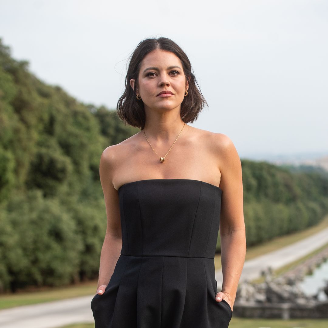 Isabelle Junot sorprende con su look de invitada premamá en una exclusiva boda en Puerto Vallarta al más puro estilo 'The White Lotus'