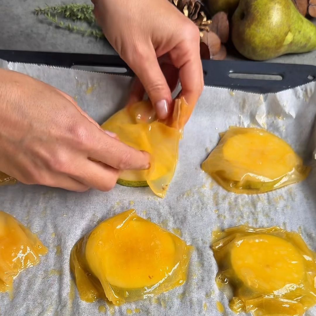 Crujientes de pera con queso manchego