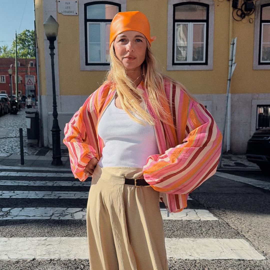 Faldas midi muy especiales que querrás estrenar ahora y seguirás llevando con botas en otoño-invierno