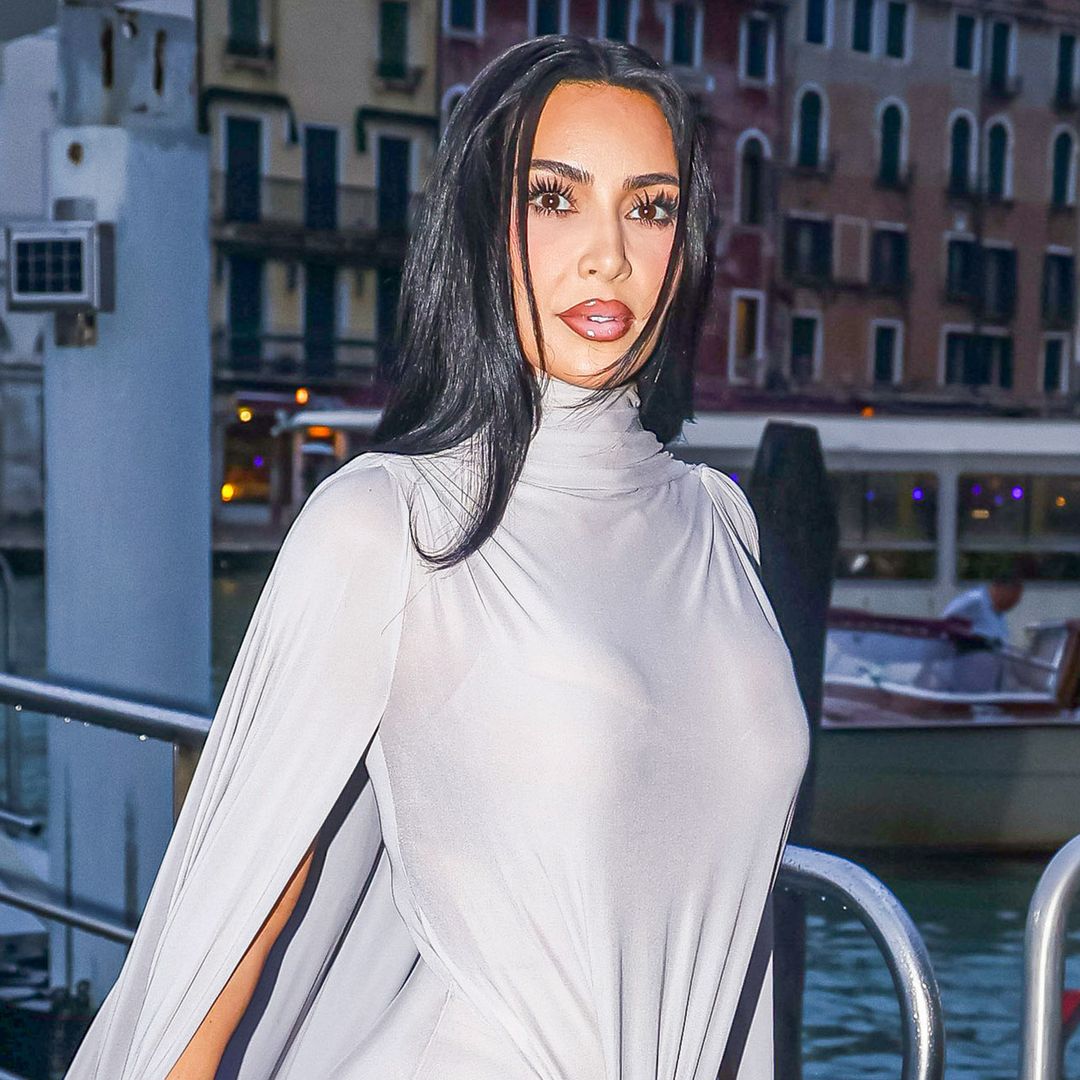 Kim Kardashian presume sus curvas en una silueta de alta costura por Venecia