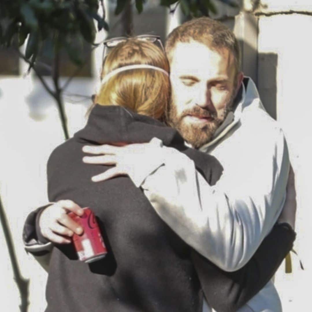 El emocionante abrazo de Ben Affleck a su hija Violet tras tener que abandonar su vivienda por los fuegos en California