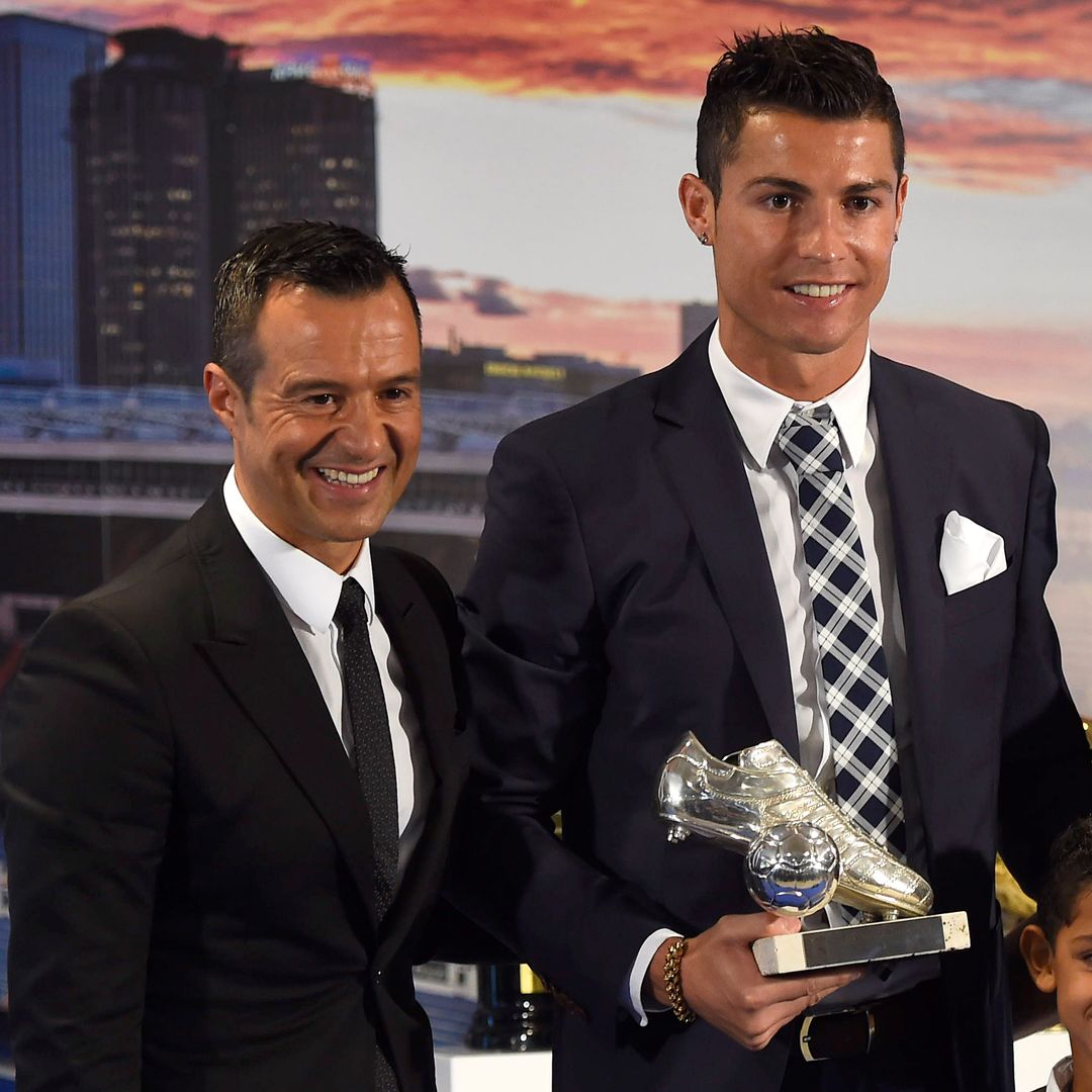 El futbolista Cristiano Ronaldo con su madre Dolores Aveiro y su hijo Cristiano JR junto a Jorge Mendes