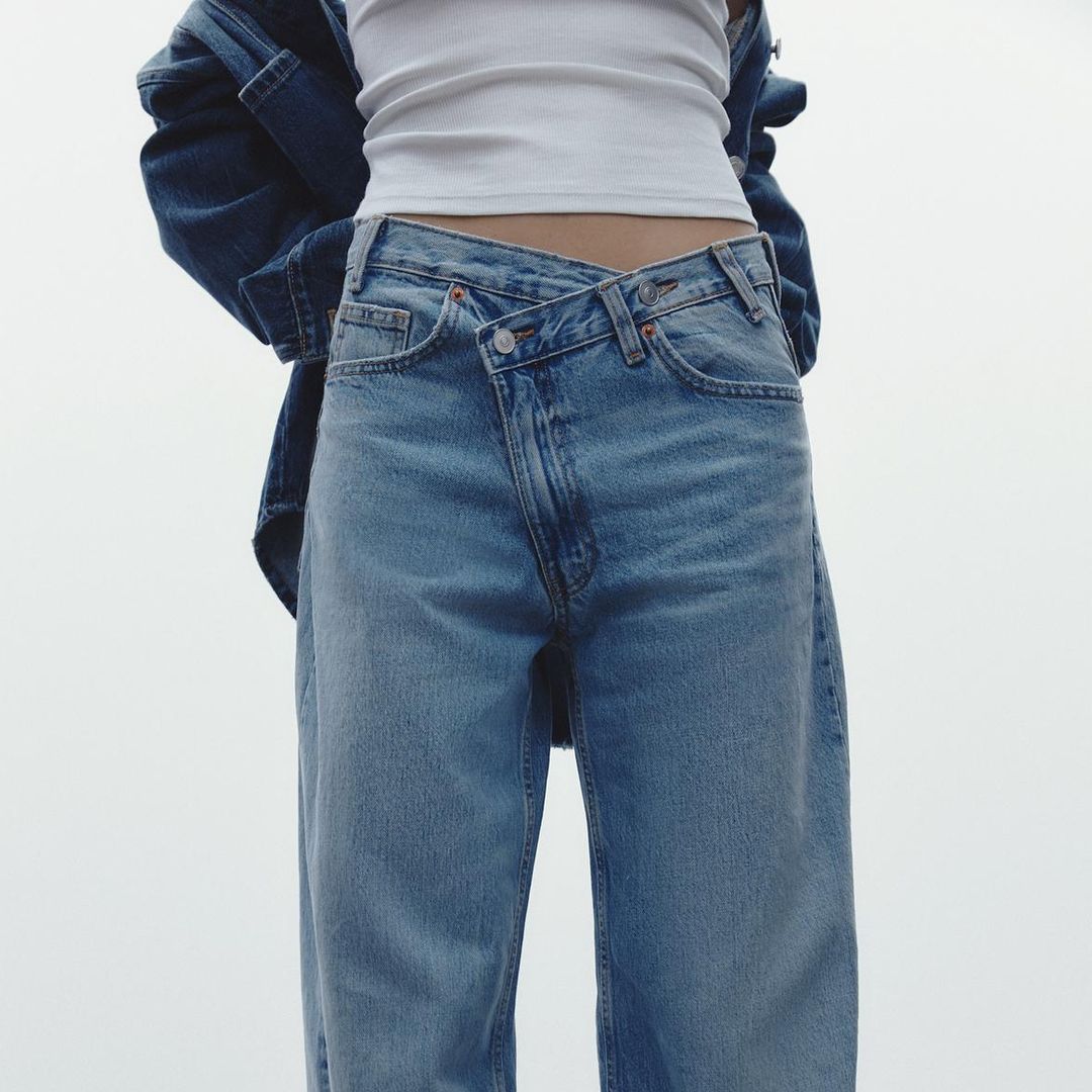 Los vaqueros cruzados de Zara que tiene Chiara Ferragni