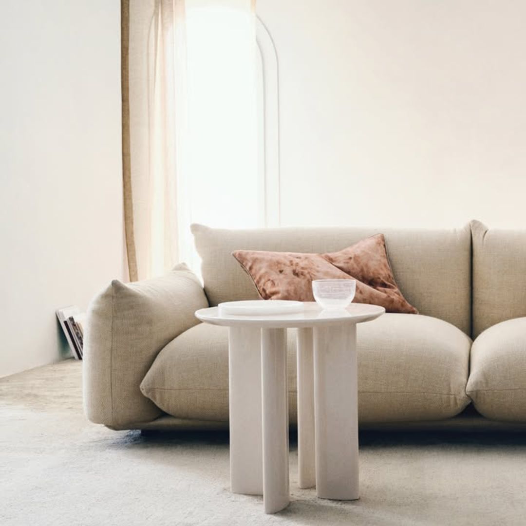 Salón tendencias decoración primavera-verano 2026 de Mango Home Collection.