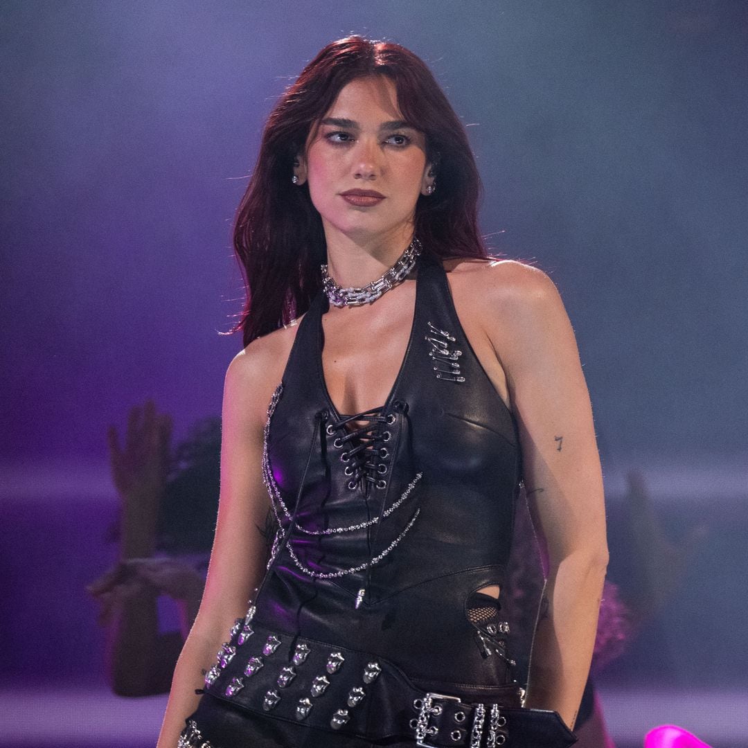 Dua Lipa marca tendencia en sus conciertos: elegimos nuestros looks favoritos