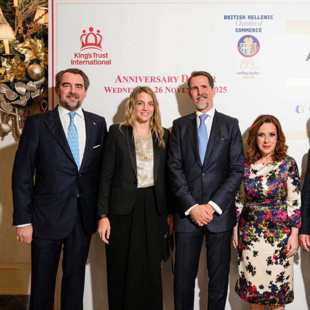La realeza griega en acción: Chrysi Vardinogiannis como Princesa junto a Nicolás de Grecia y la reina Ana María