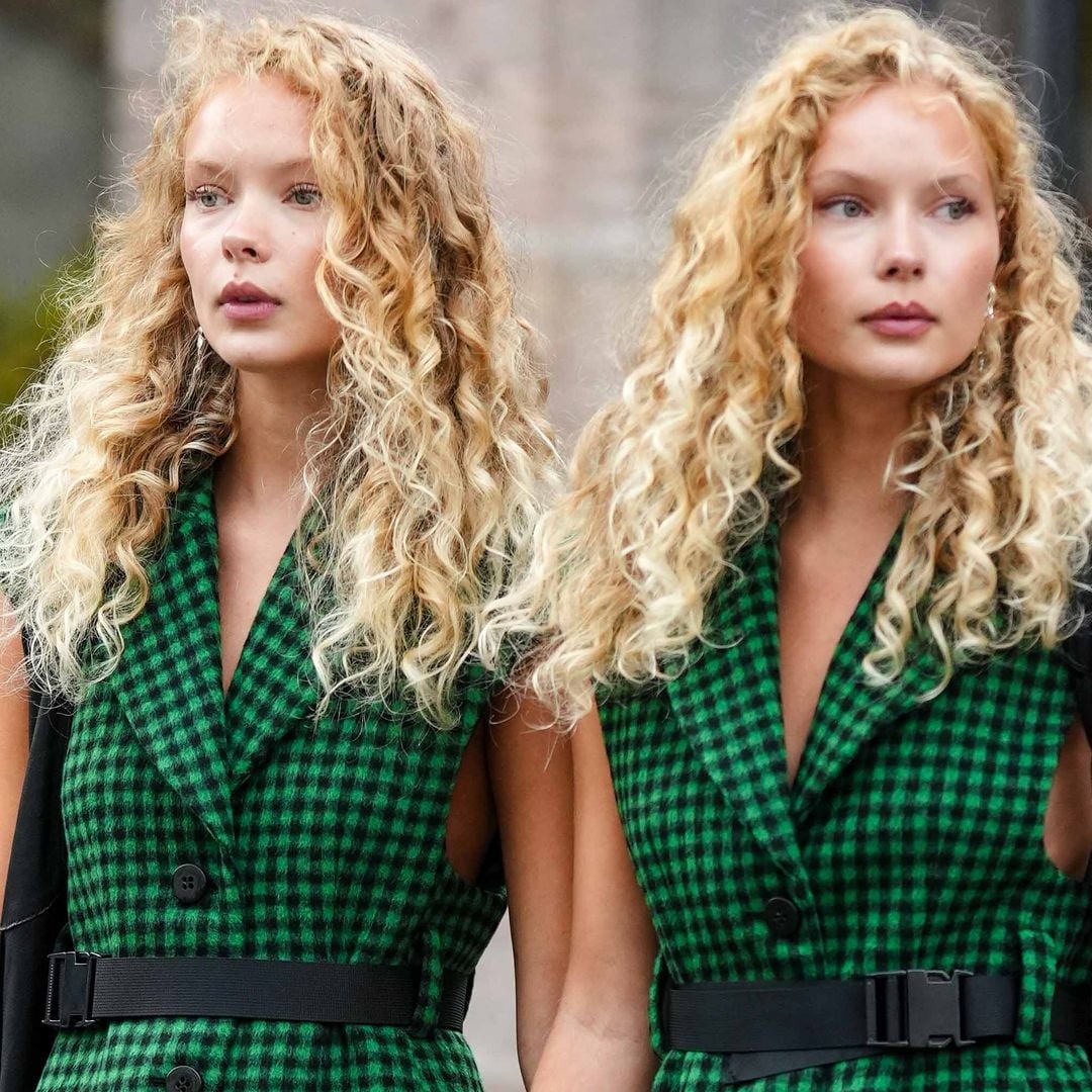 Los 4 trucos para pelo rizado que los peluqueros recomiendan a quienes han perdido la forma y la definición