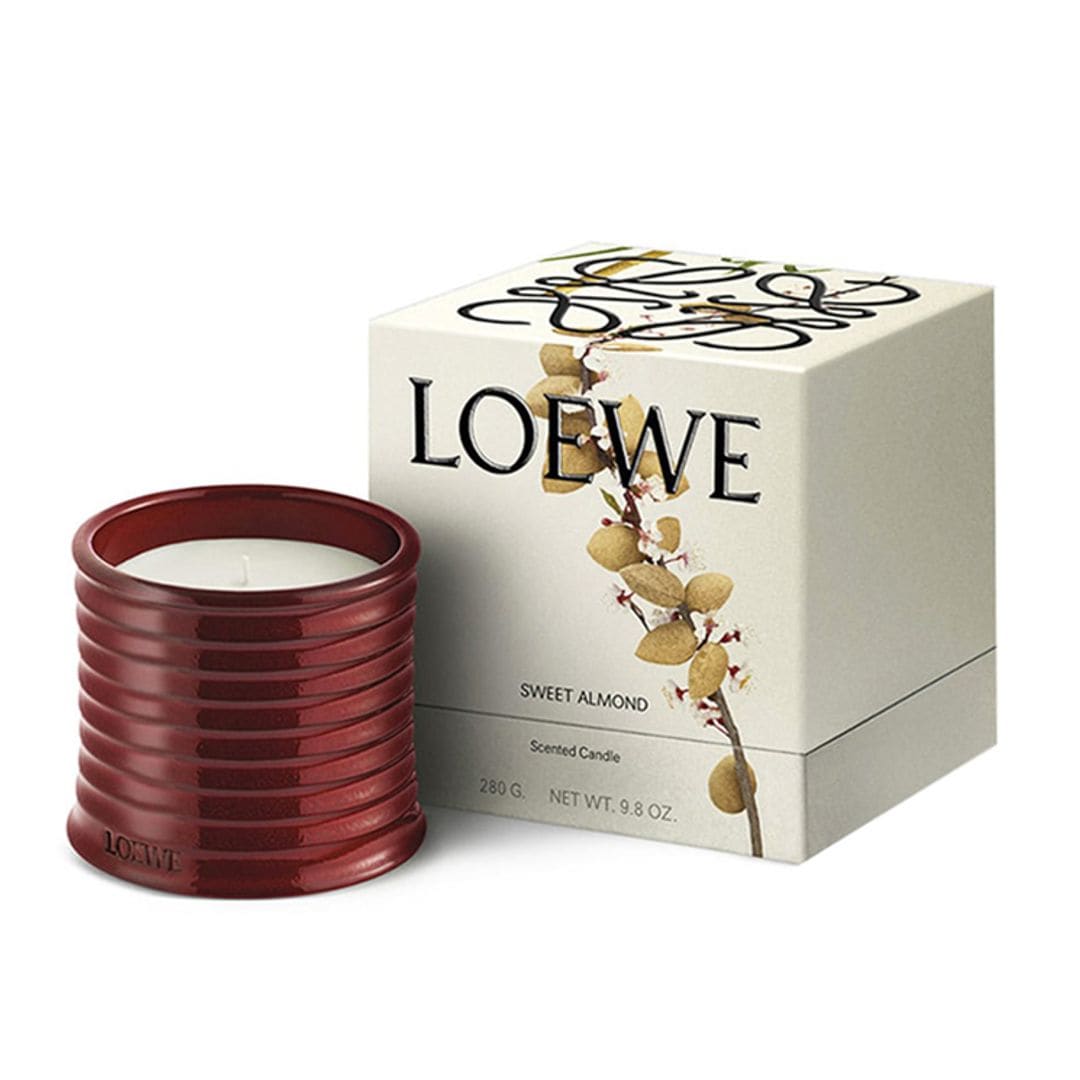 Midi Sweet Almond scented candle, de LOEWE