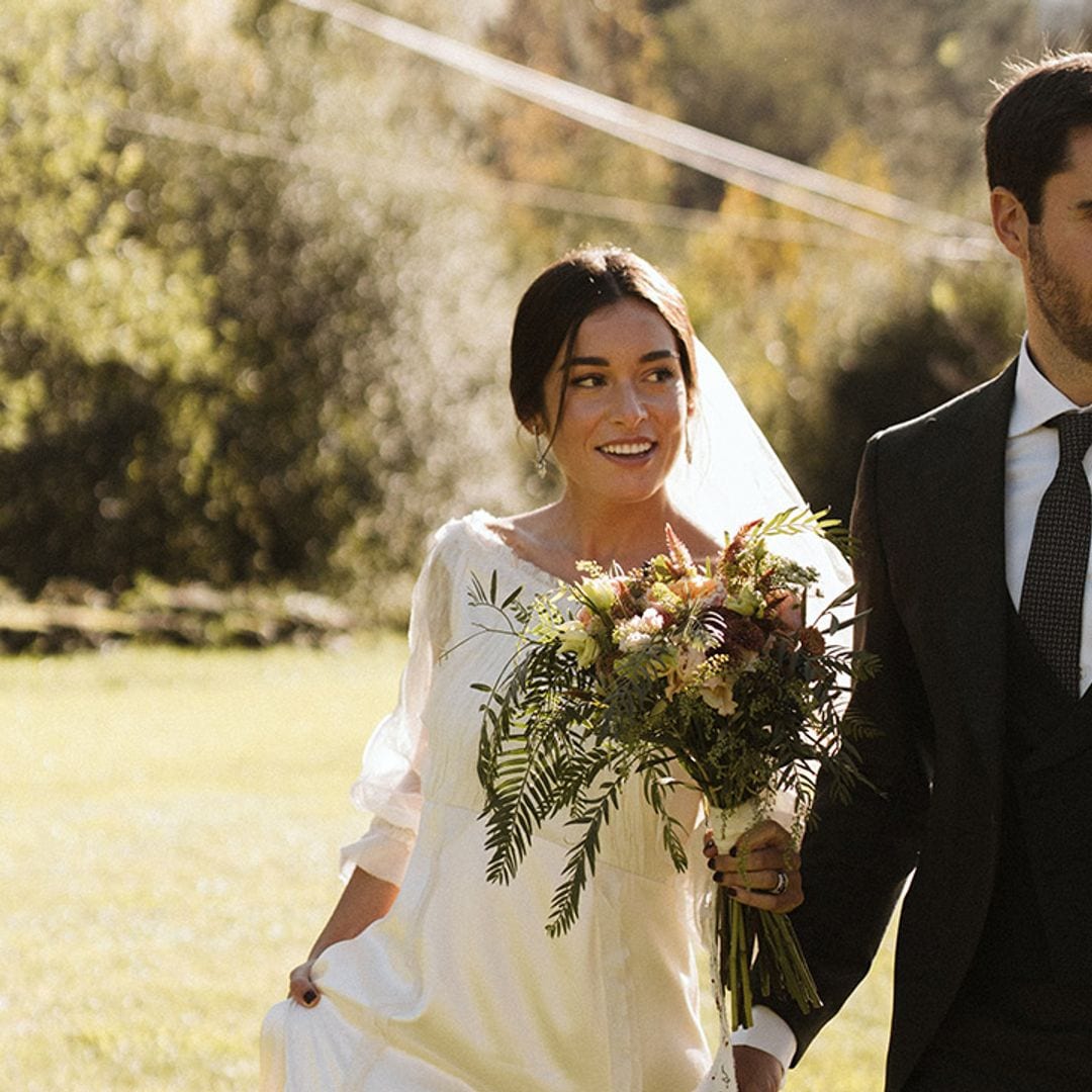 Marta, la novia del vestido con 'aire antiguo' y velo de seda para su boda en un pueblo de Bilbao