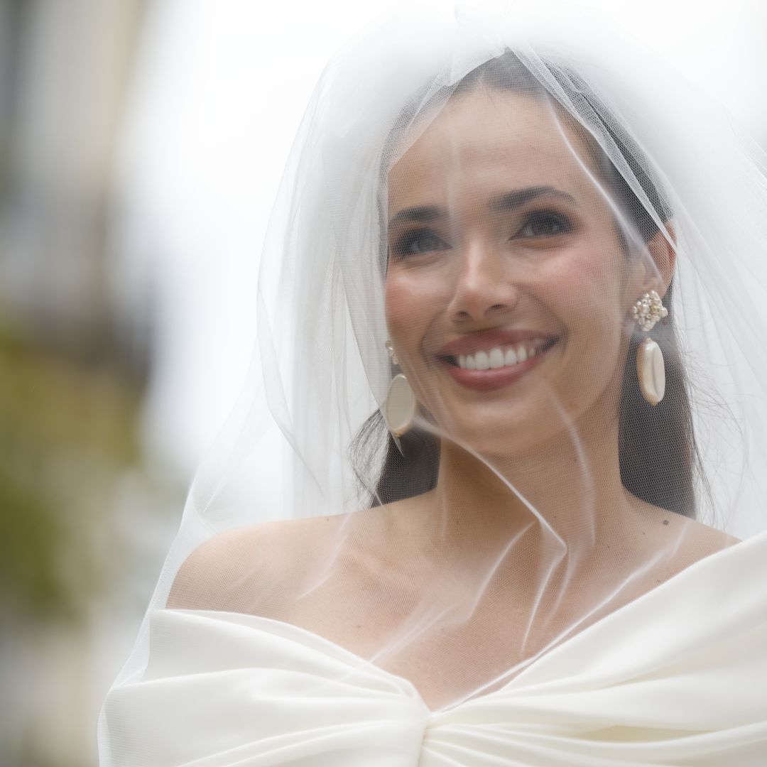 Al detalle, los tres vestidos de novia de Ana Moya en su boda con Diego Conde