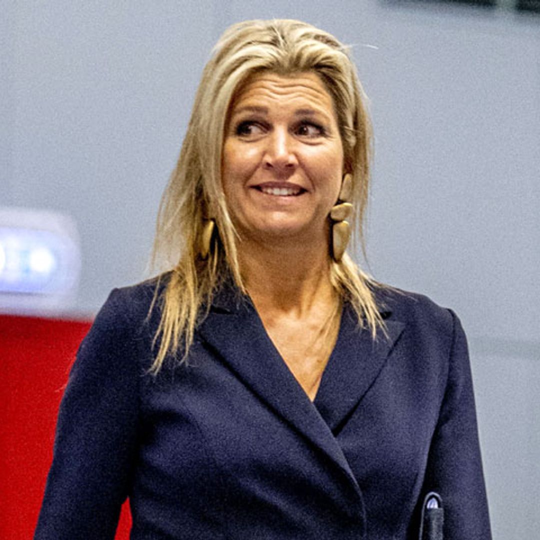VÍDEO: La insólita imagen de Máxima de Holanda descalza en un acto