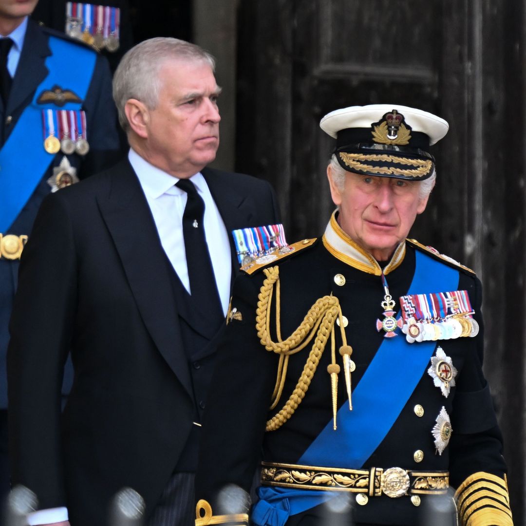 Comunicado de Buckingham: Carlos III retira el título de príncipe a Andrés y anuncia su salida de Royal Lodge