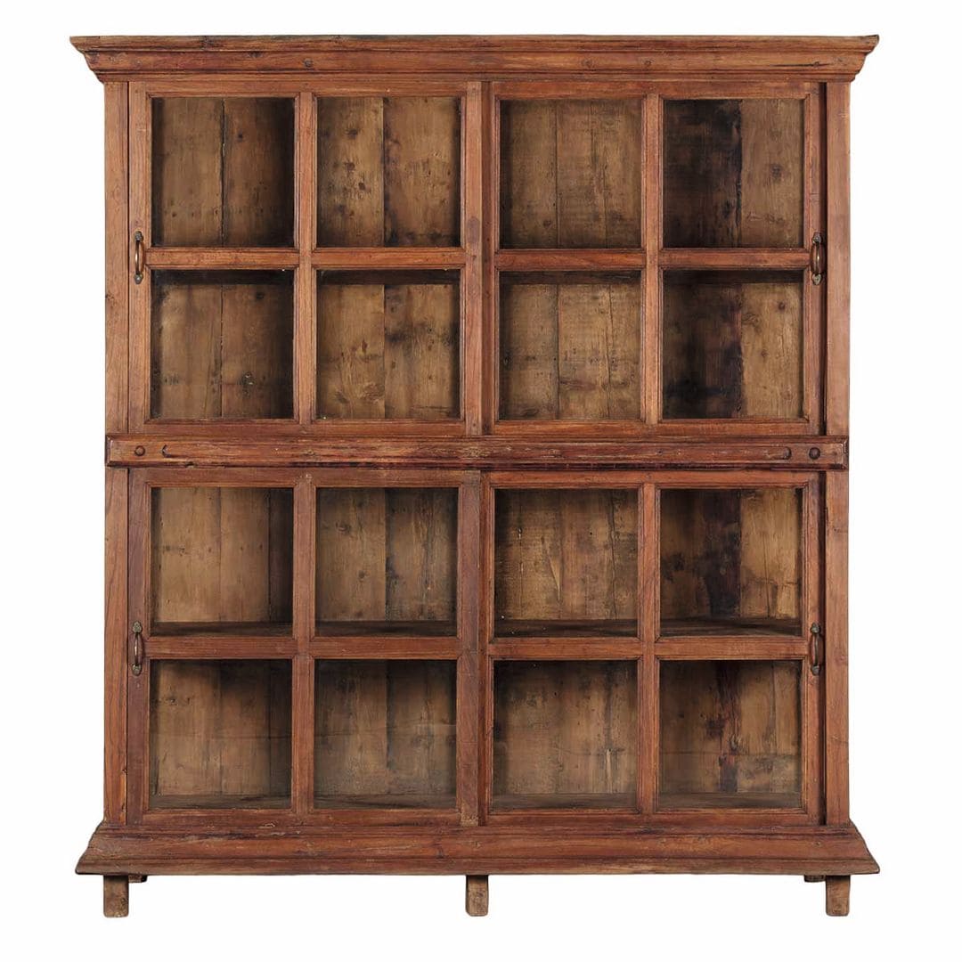 Vitrina con puertas correderas, 
de Francisco Segarra (c.p.v.).