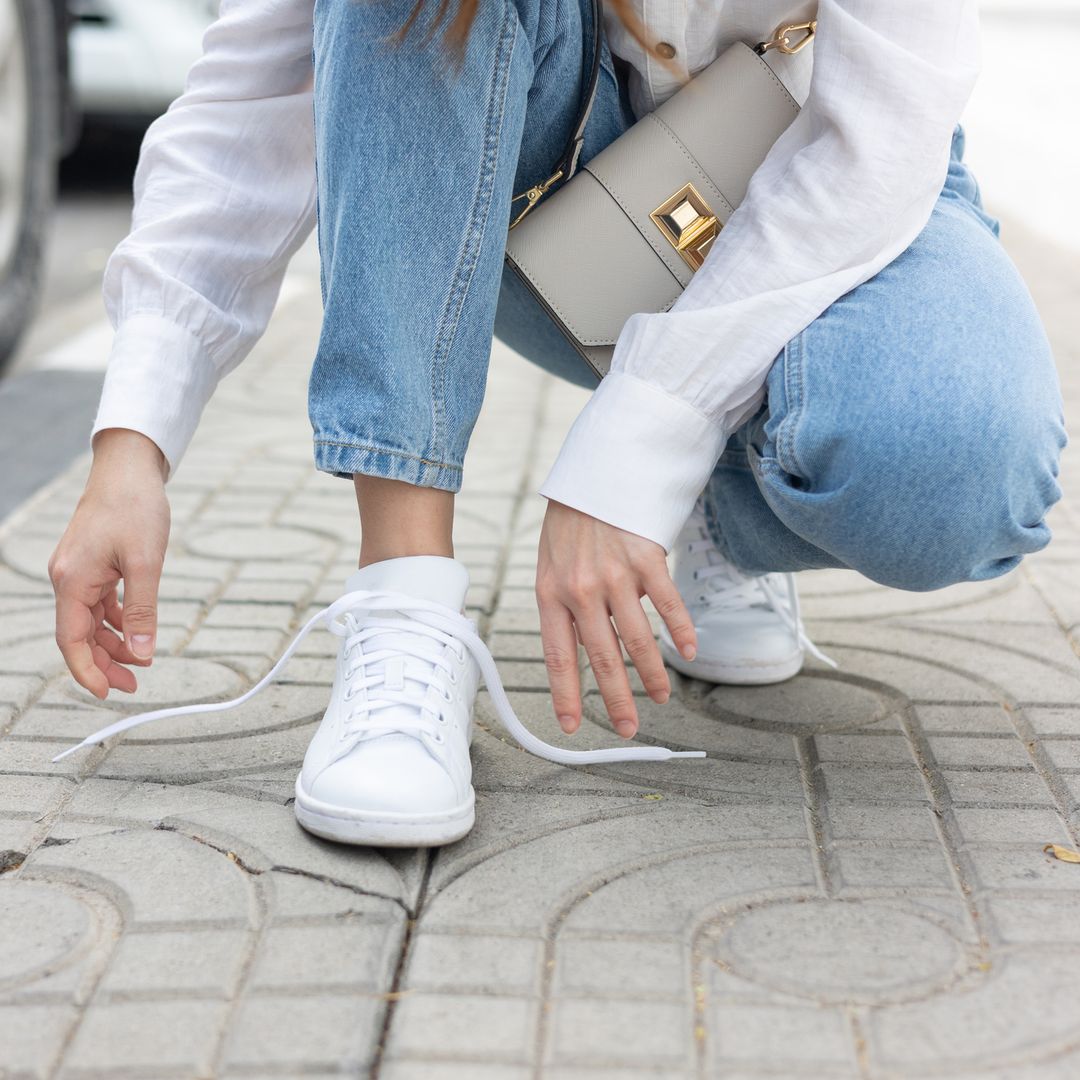 Cómo limpiar tus zapatillas blancas: los trucos y productos que harán que queden impolutas