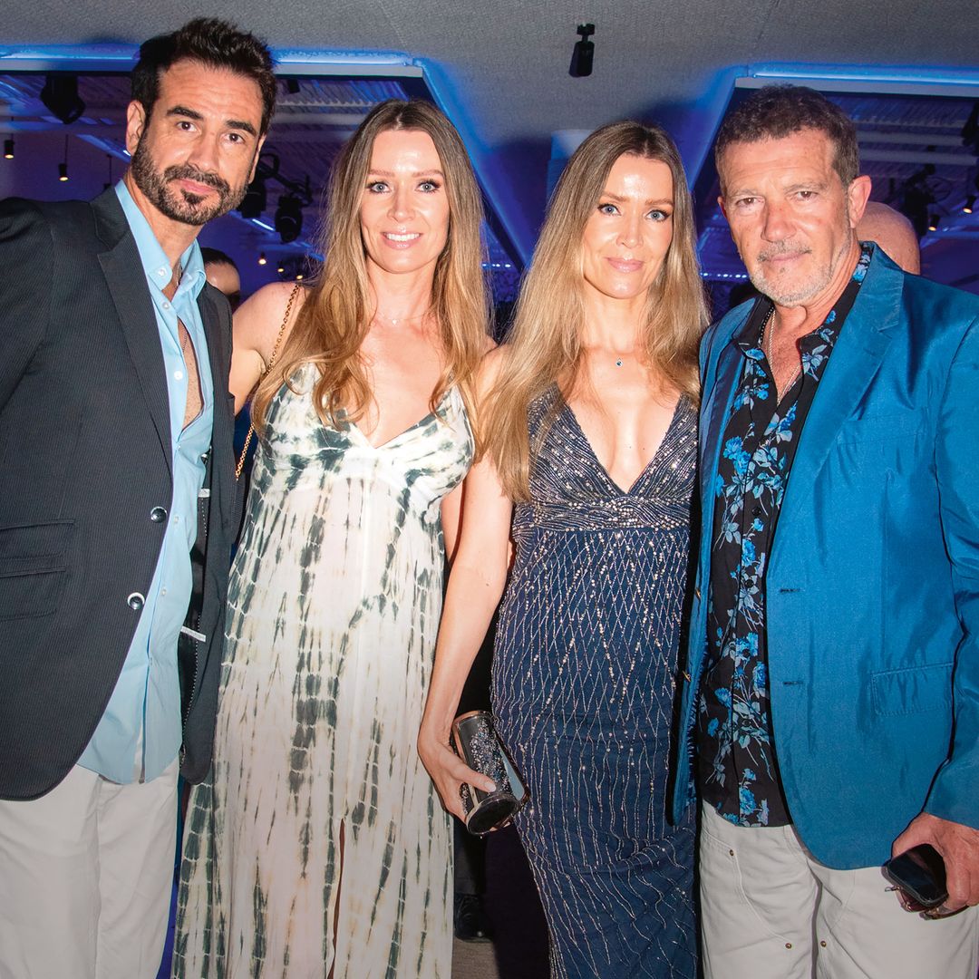 Antonio Banderas y Nicole Kimpel, y su cita de dobles parejas (y gemelas): el primer posado con sus cuñados para inaugurar el verano