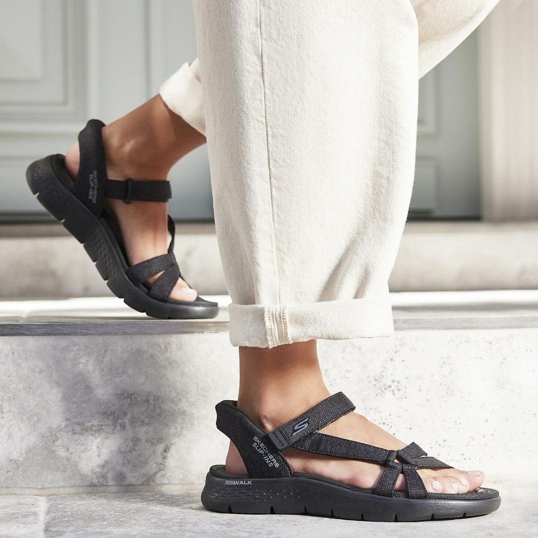 He estado de vacaciones en el norte y estas son las sandalias (superrebajadas) que he visto en todas partes