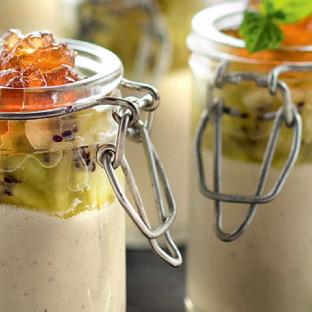'Panna cotta' con macedonia de kiwi y gelatina de Moscatel