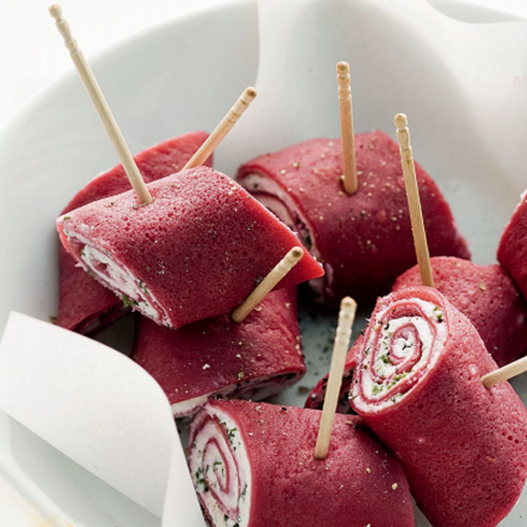 Panqueques de remolacha rellenos de tsatsiki