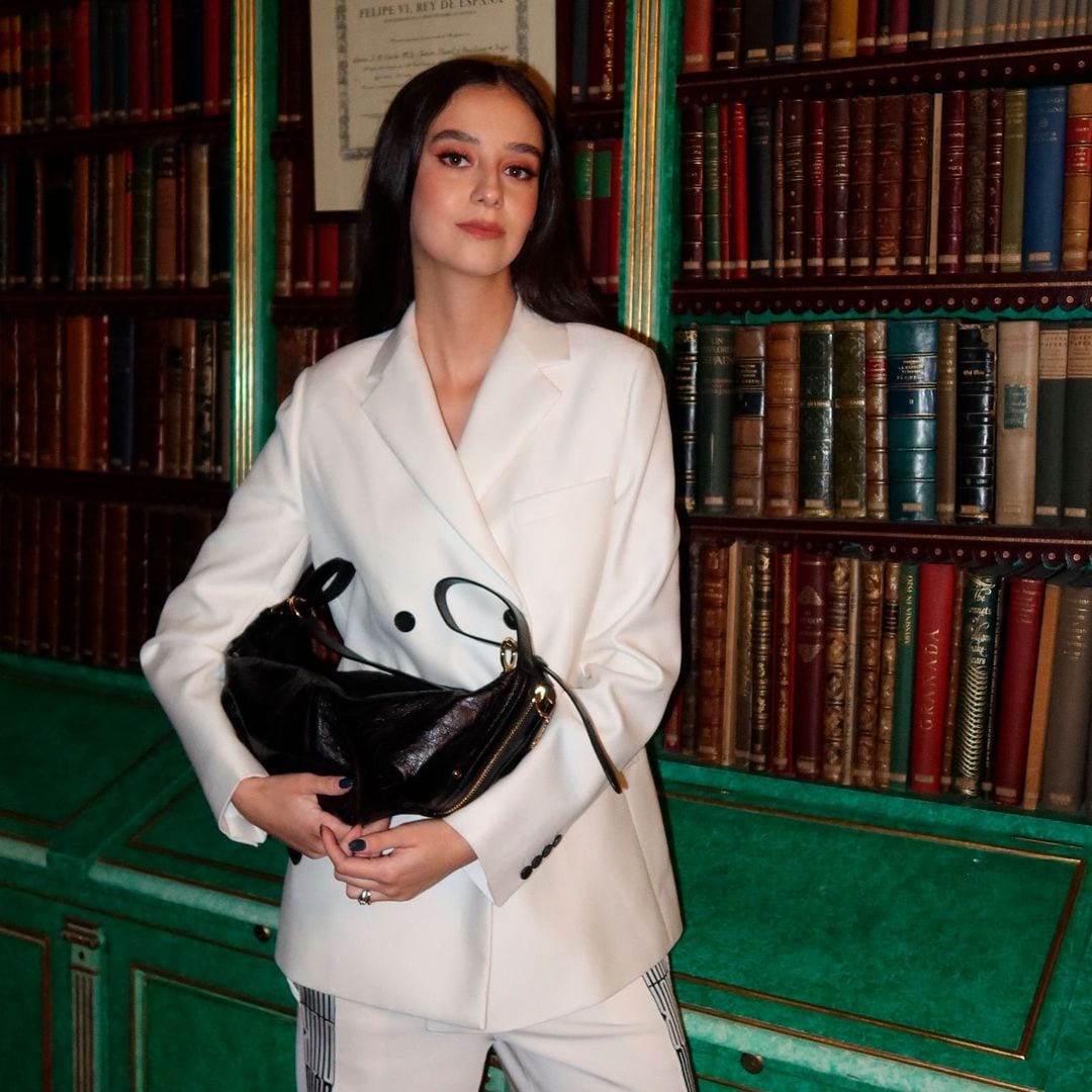 Victoria de Marichalar redefine la sastrería con un traje blanco que será tendencia entre las más modernas