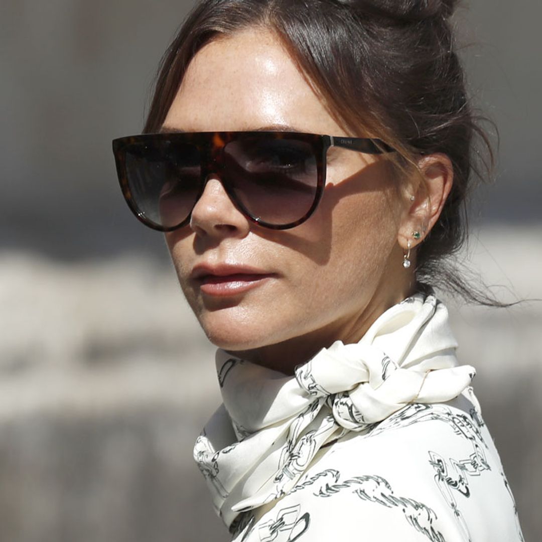 Ocho ocasiones en las que Victoria Beckham fue la diseñadora favorita de las 'royals'