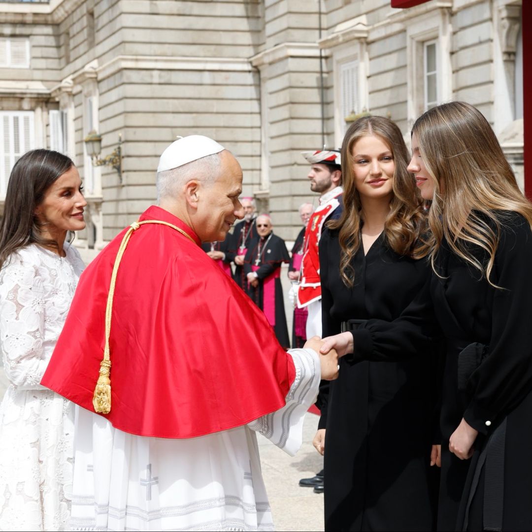 La princesa Leonor y la infanta Sofía se reencuentran por fin entre gestos de complicidad