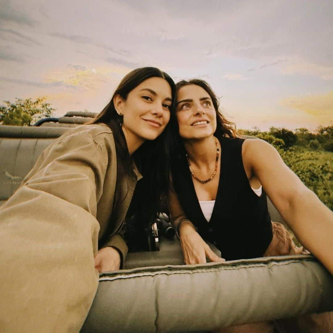 Aislinn Derbez, conmovida por su encuentro con las especies más imponentes de la sabana sudafricana