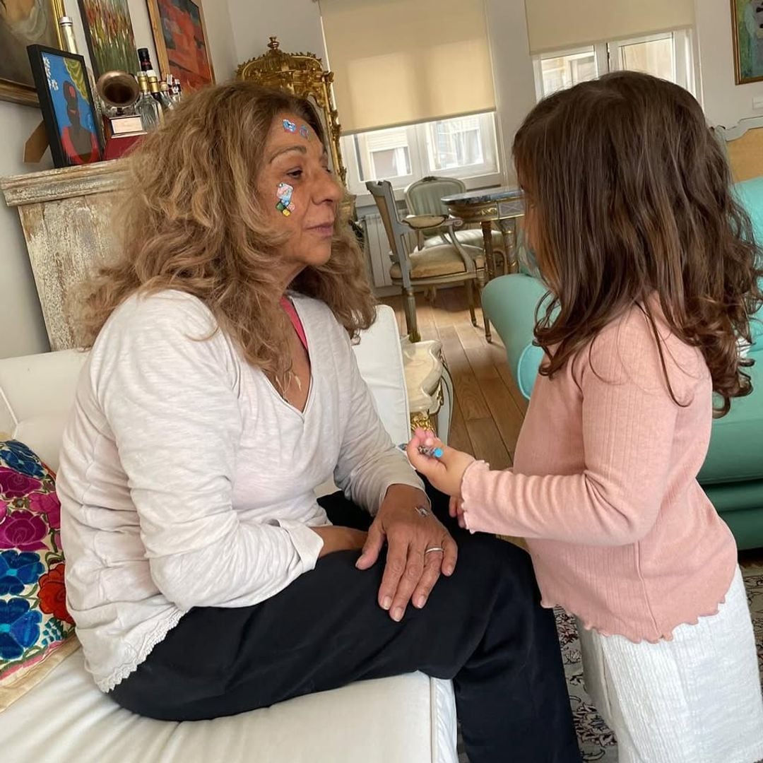 Lolita emociona con su felicitación de cumpleaños a su nieta: "Me habéis hecho una mujer distinta"