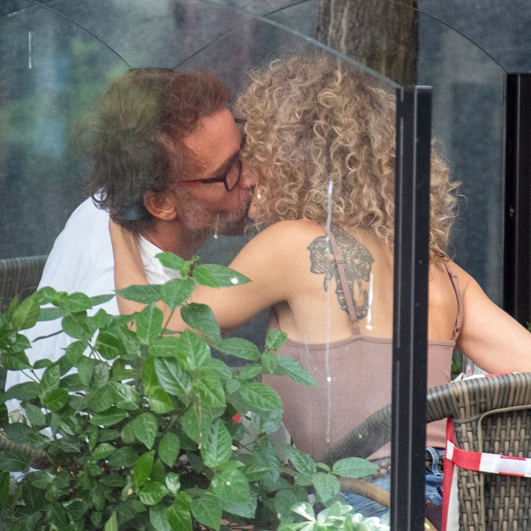 Álvaro Muñoz Escassi y Sheila Casas disfrutan de un romántico almuerzo, a 25 de junio de 2025, en Madrid (España)