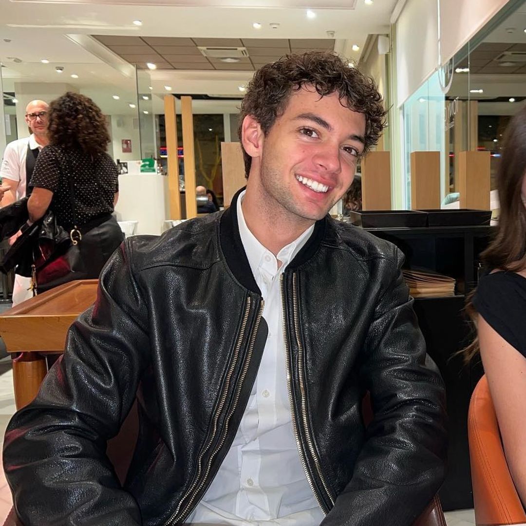 Christopher Levy comparte nuevas fotos con su novia y se deja ver muy enamorado