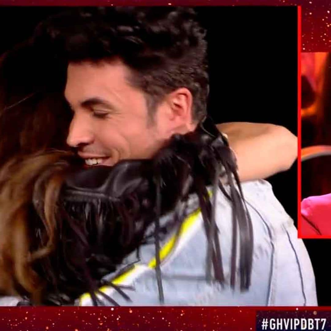 El efusivo reencuentro entre Kiko Jiménez y Estela Grande ante la atenta mirada de Sofía Suescun