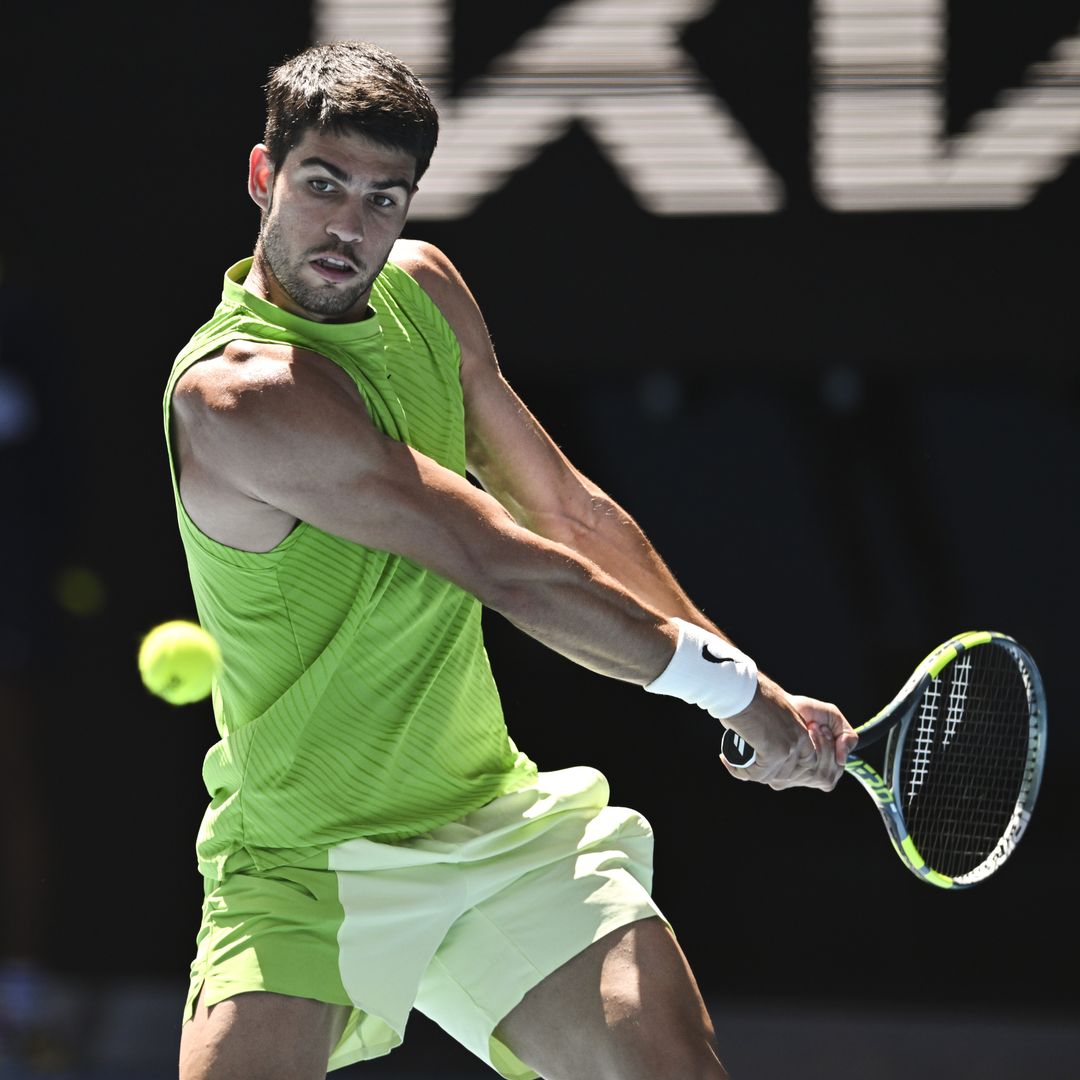 La pulsera 'prohibida' que obligaron a quitarse a Carlos Alcaraz en el Open de Australia: así es como la tecnología ya manda en el tenis