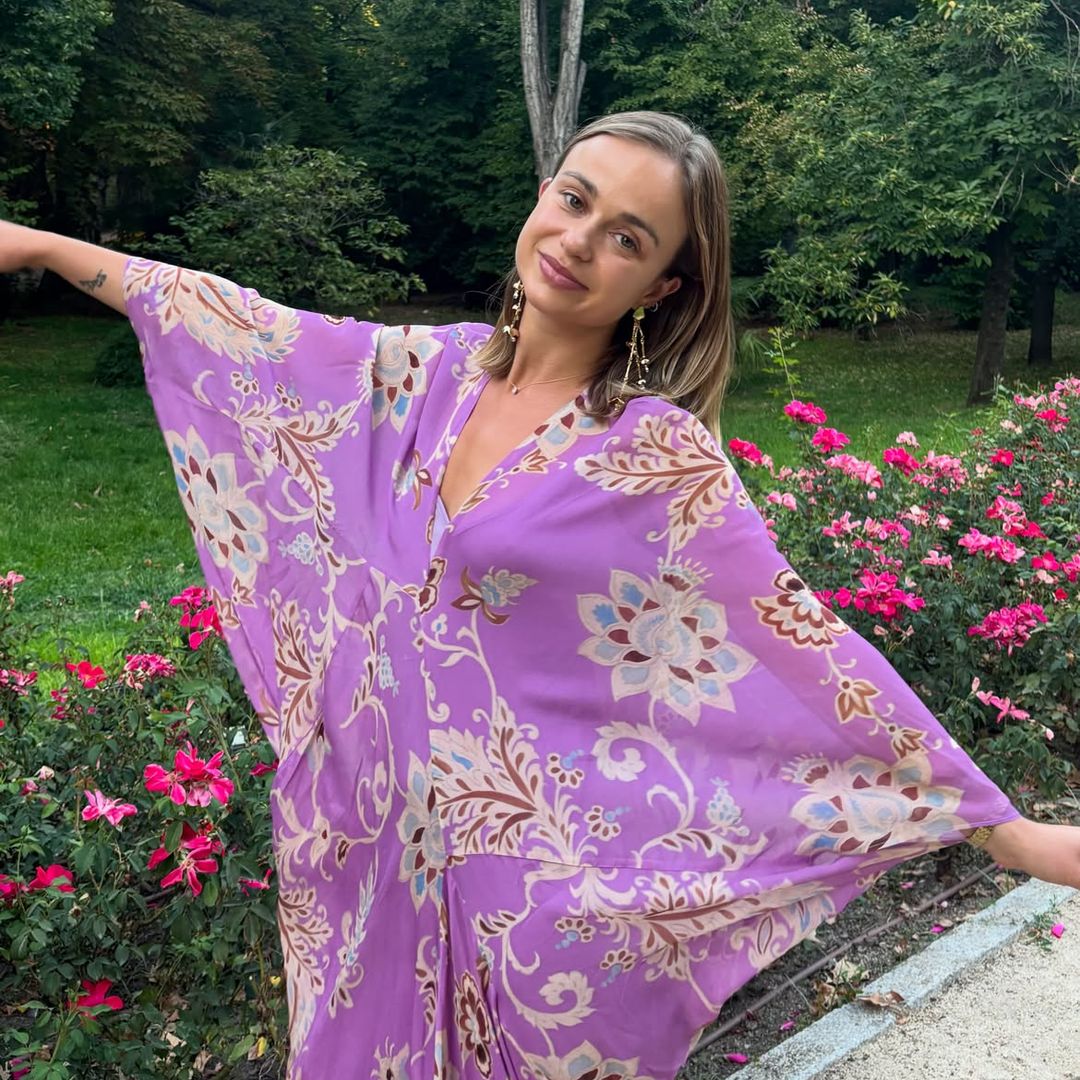 Amelia Windsor, la prima del príncipe Guillermo, lleva la moda española a Inglaterra y sorprende con un vestido vaporoso de una firma madrileña