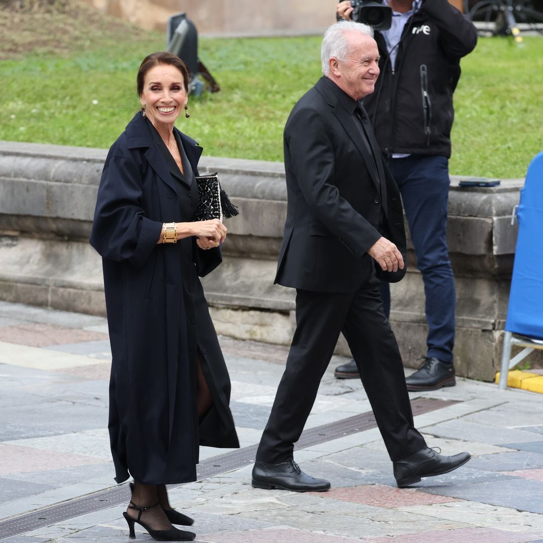 Ana Belen y Victor Manuel llegando a los Premios Princesa de Asturias 2024