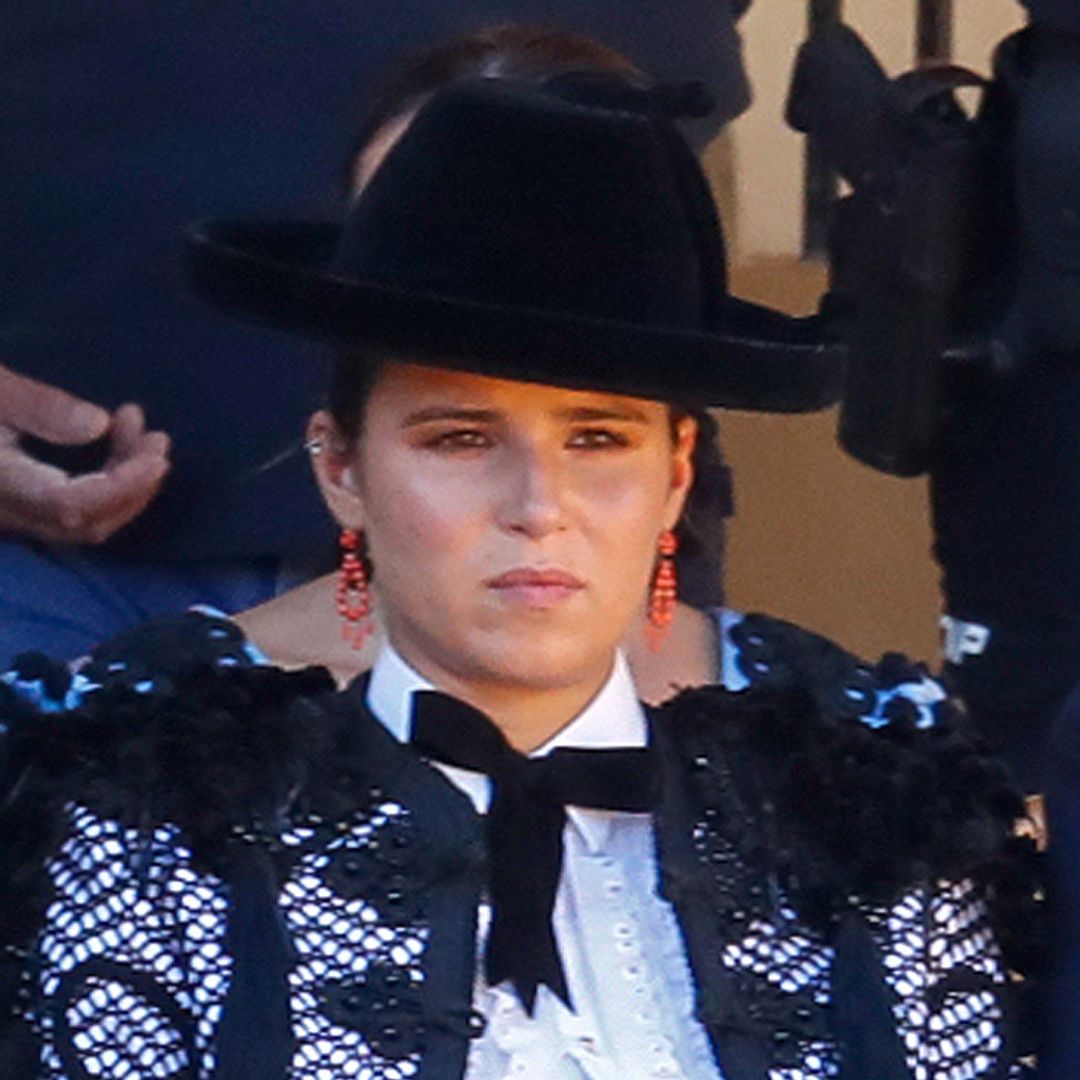 Cayetana Rivera, toda una dama goyesca arropada por su familia en la plaza de toros de Ronda