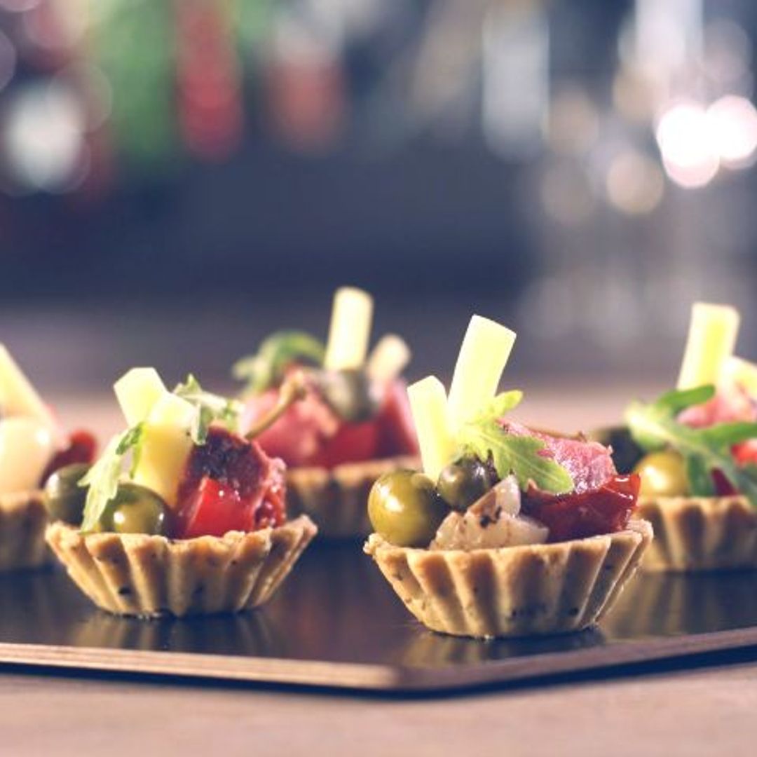 Tartaletas de atún y queso 'emmental'