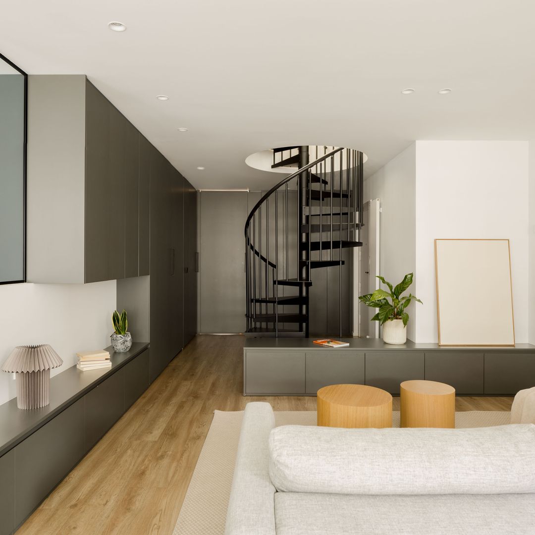 Un dúplex de 127 m² en Vitoria-Gasteiz que une dos plantas, luz natural y soluciones a medida para una familia joven