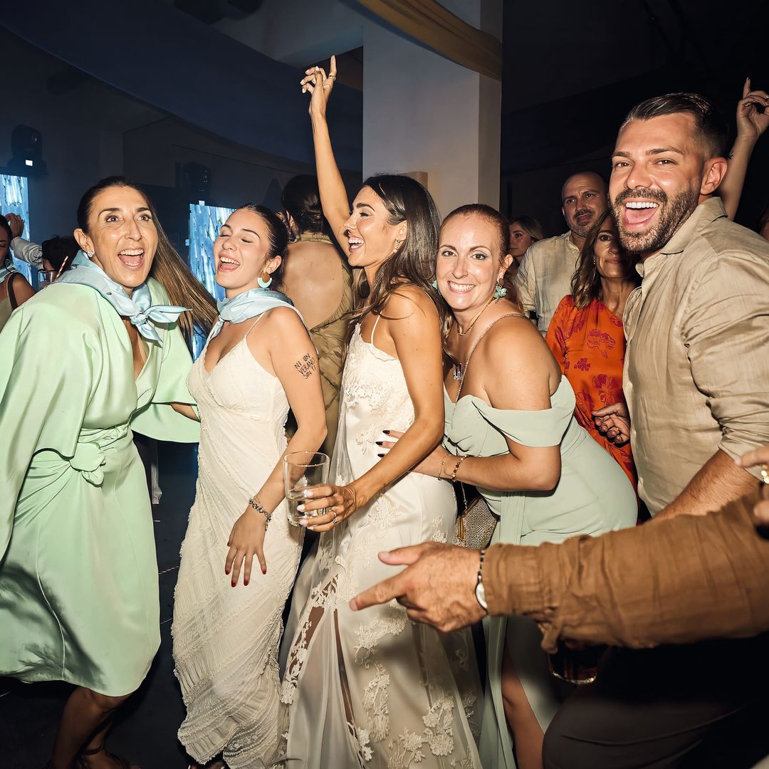 Paz Padilla bailando con el resto de los invitados las canciones del DJ Eloy Bustos