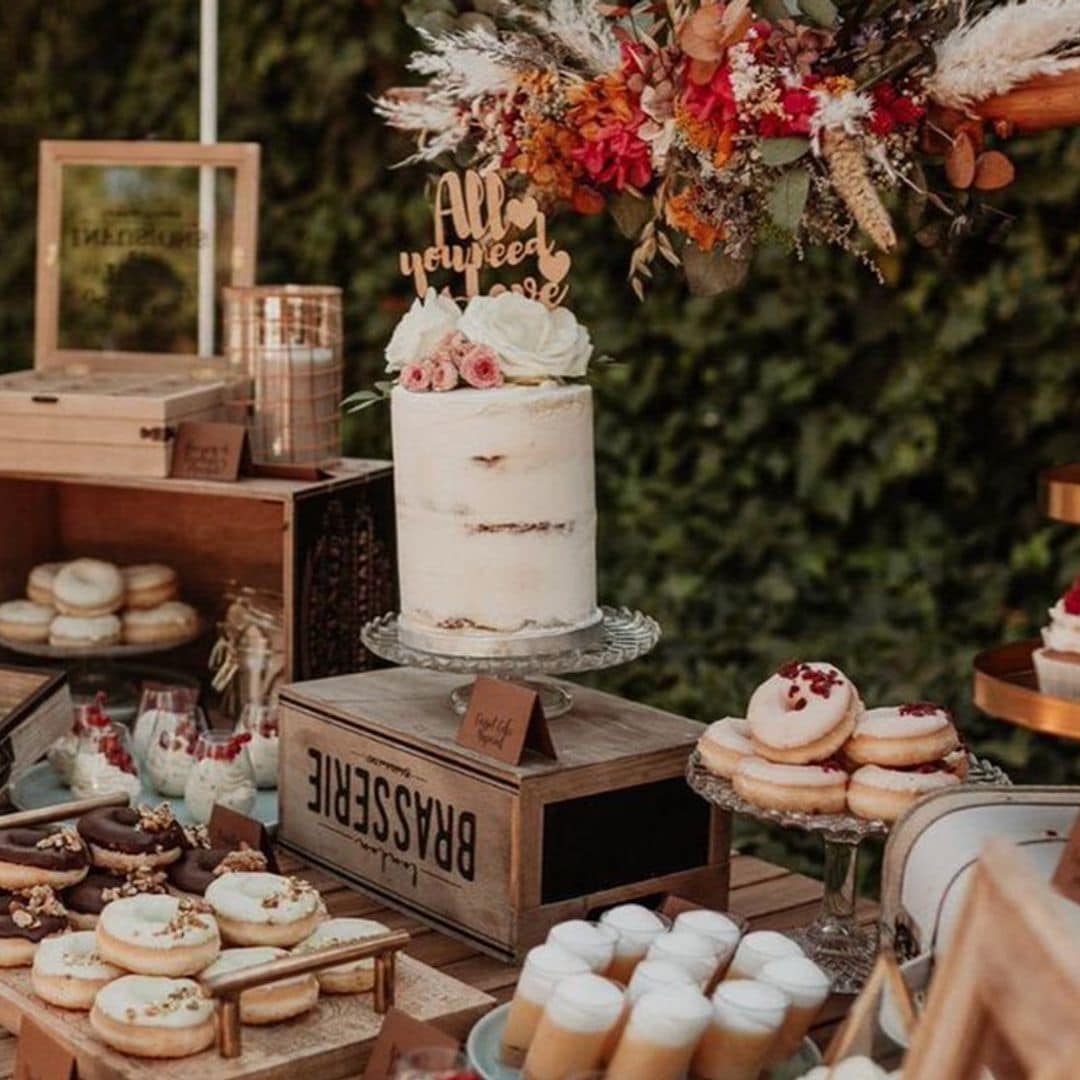 Mesas dulces de boda con postres deliciosos que te entrarán por los ojos