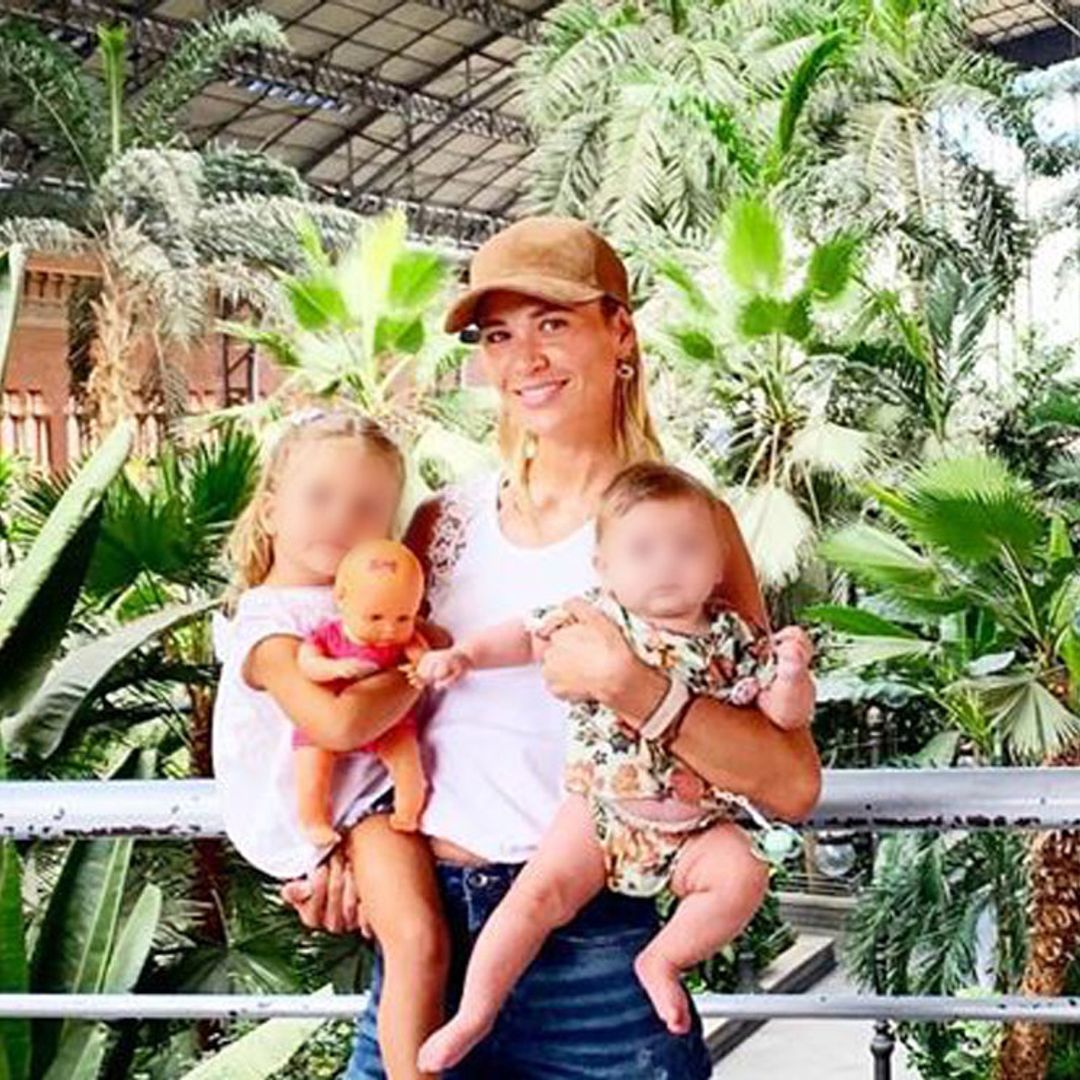 ¡Como una niña! Carla Pereyra disfruta con las ocurrencias de sus dos pequeñas en el parque