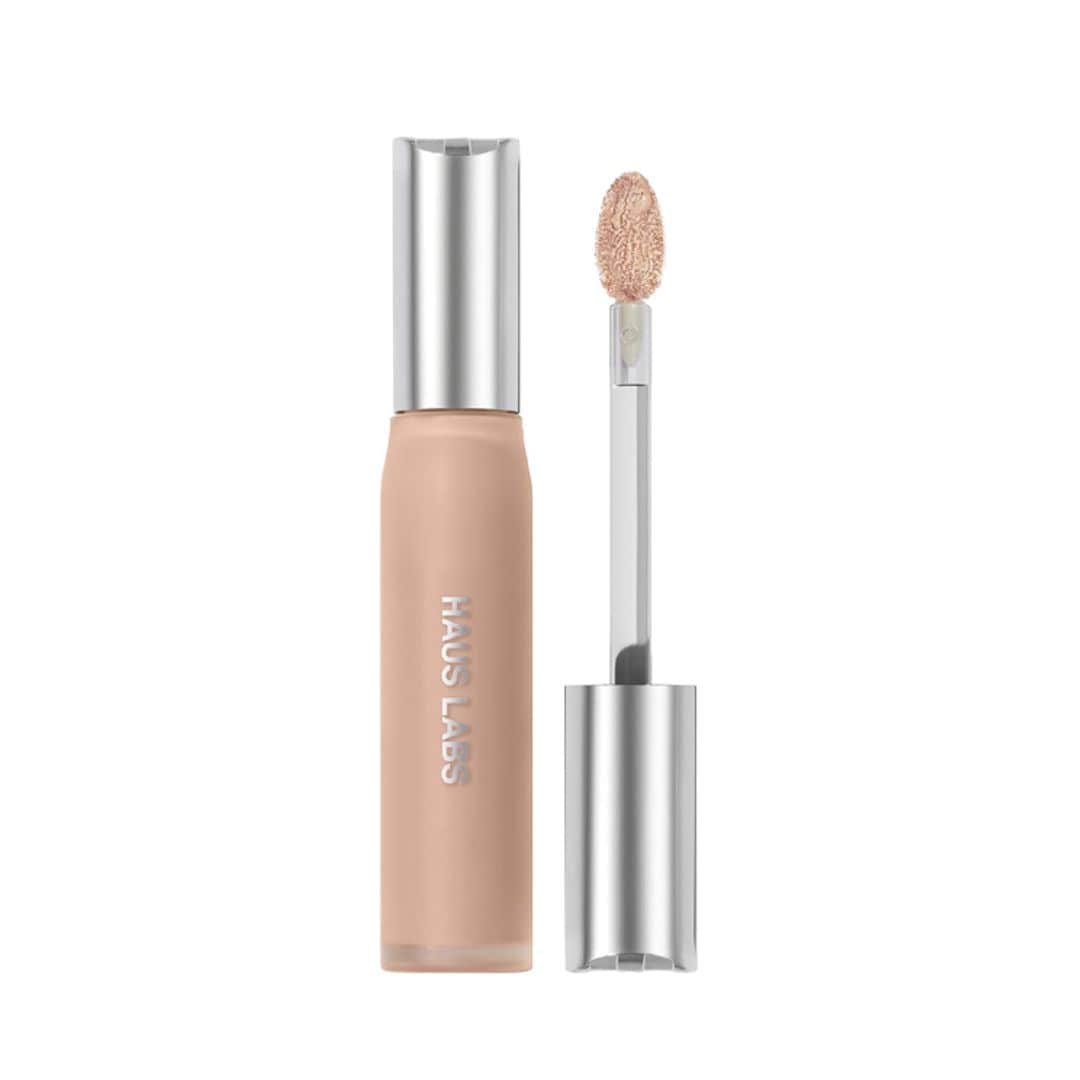 Triclone Skin Tech Hydrating Concealer with Fermented Arnica, de Haus Labs (34,99 euros) es ligero, de larga duración y muy respetuoso con la piel. Un corrector con más de 20 ingredientes de cuidado que difumina imperfecciones y libre de mica. 