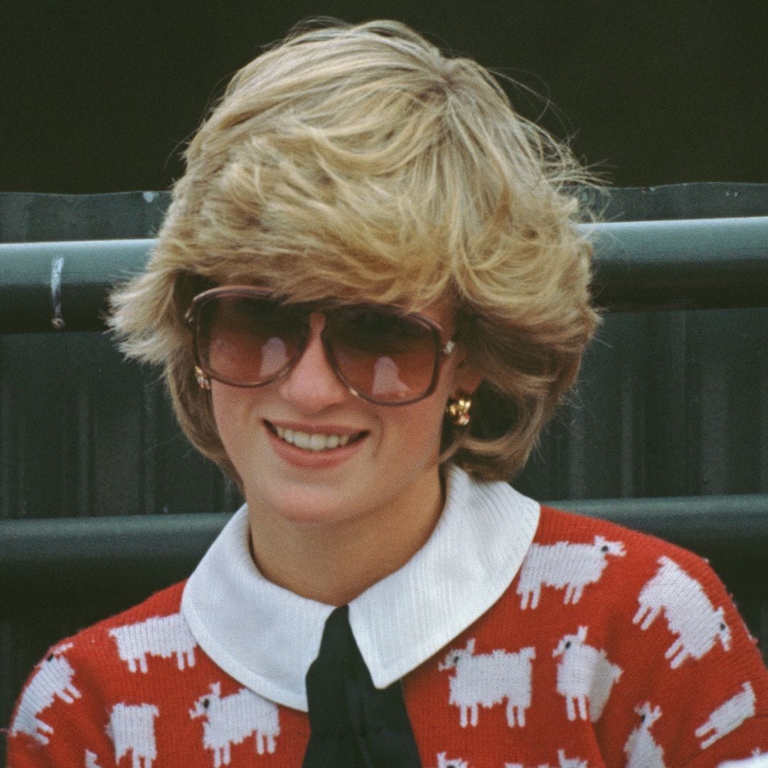 Así puedes llevar los suéteres estampados favoritos de Lady Di este 2026