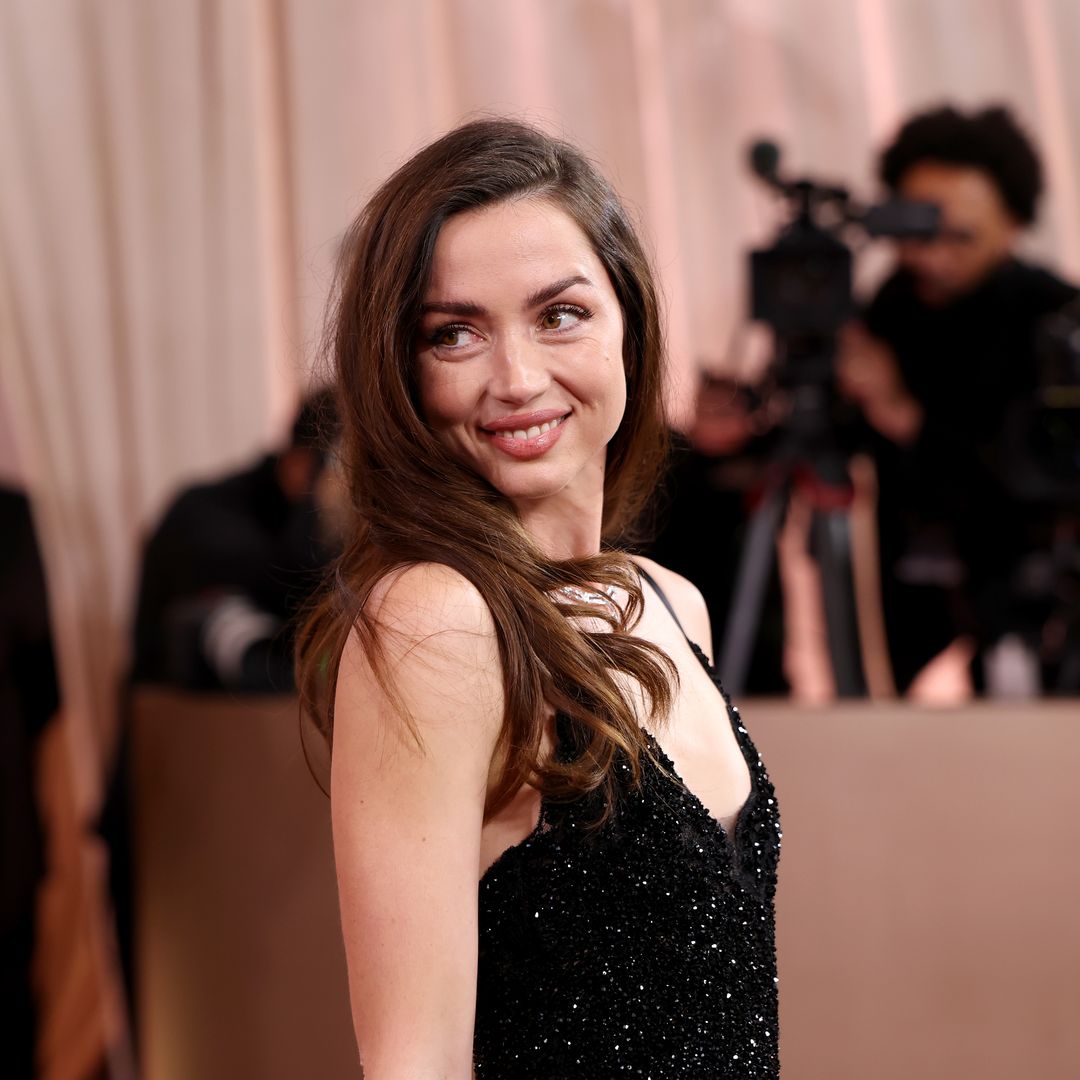 La sensual sencillez de Ana de Armas con encaje y lentejuelas en Los Ángeles