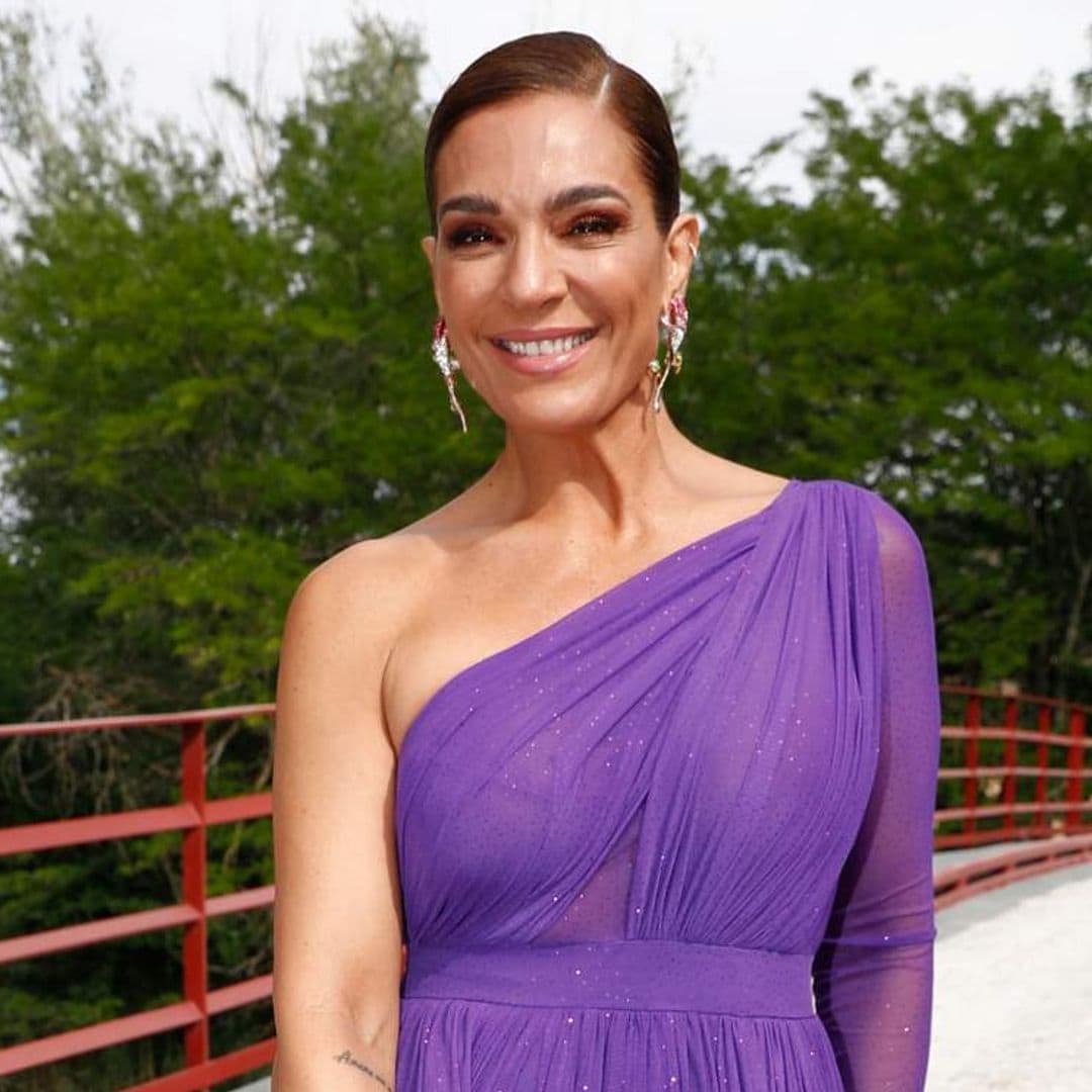 Raquel Bollo, enjaulada en su estreno como presentadora de 'Sálvame'