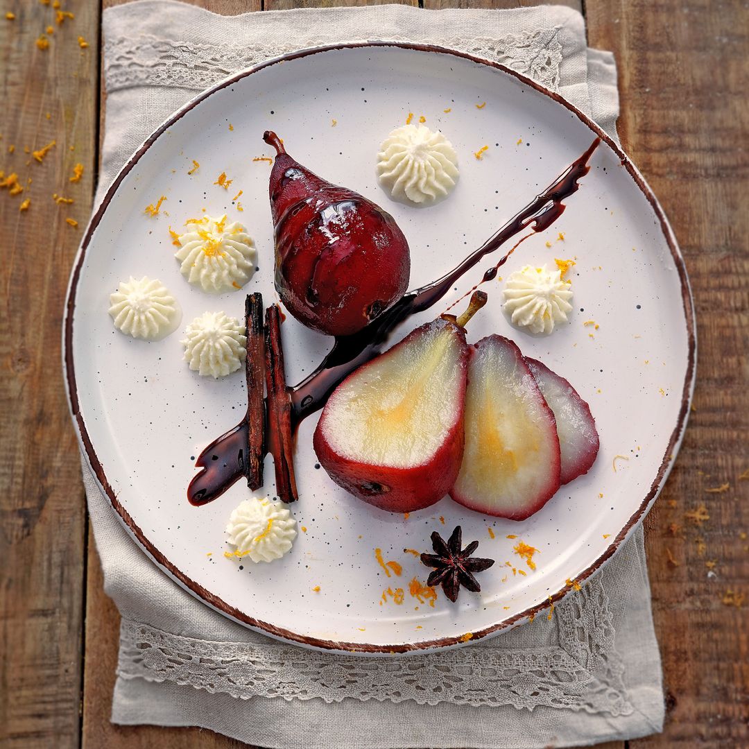 Peras al vino tinto con crema de mascarpone
