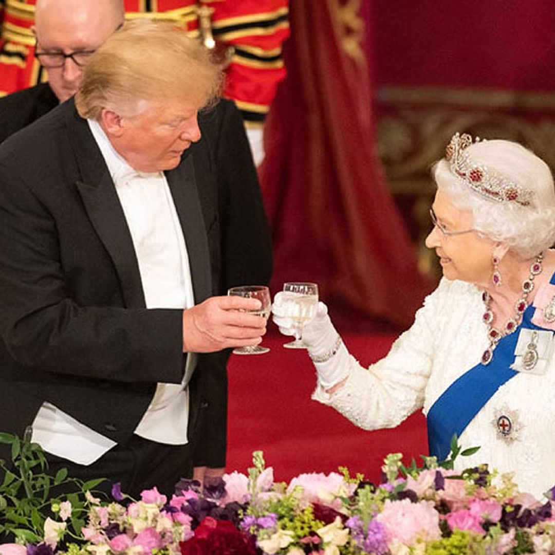 ¿Rompió Donald Trump el protocolo con un gesto con la reina Isabel?